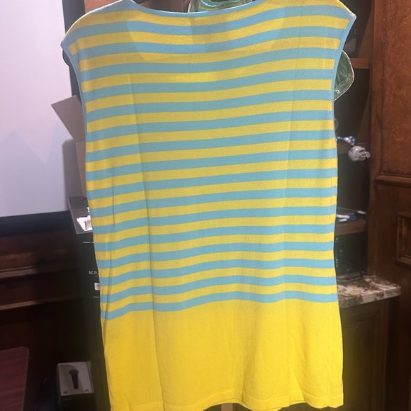 NWT SIZE M Yellow and Blue Sleeveless Boxy Muscle Tee - Picture 5 of 5